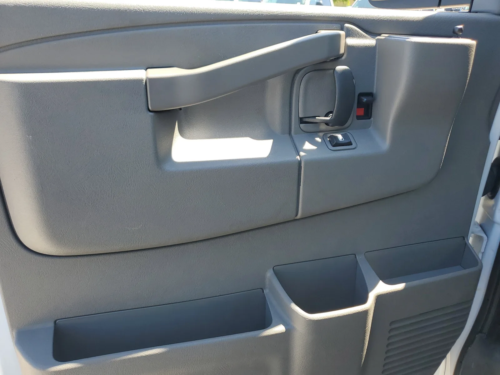 2025 Chevrolet Express Passenger LT photo 27