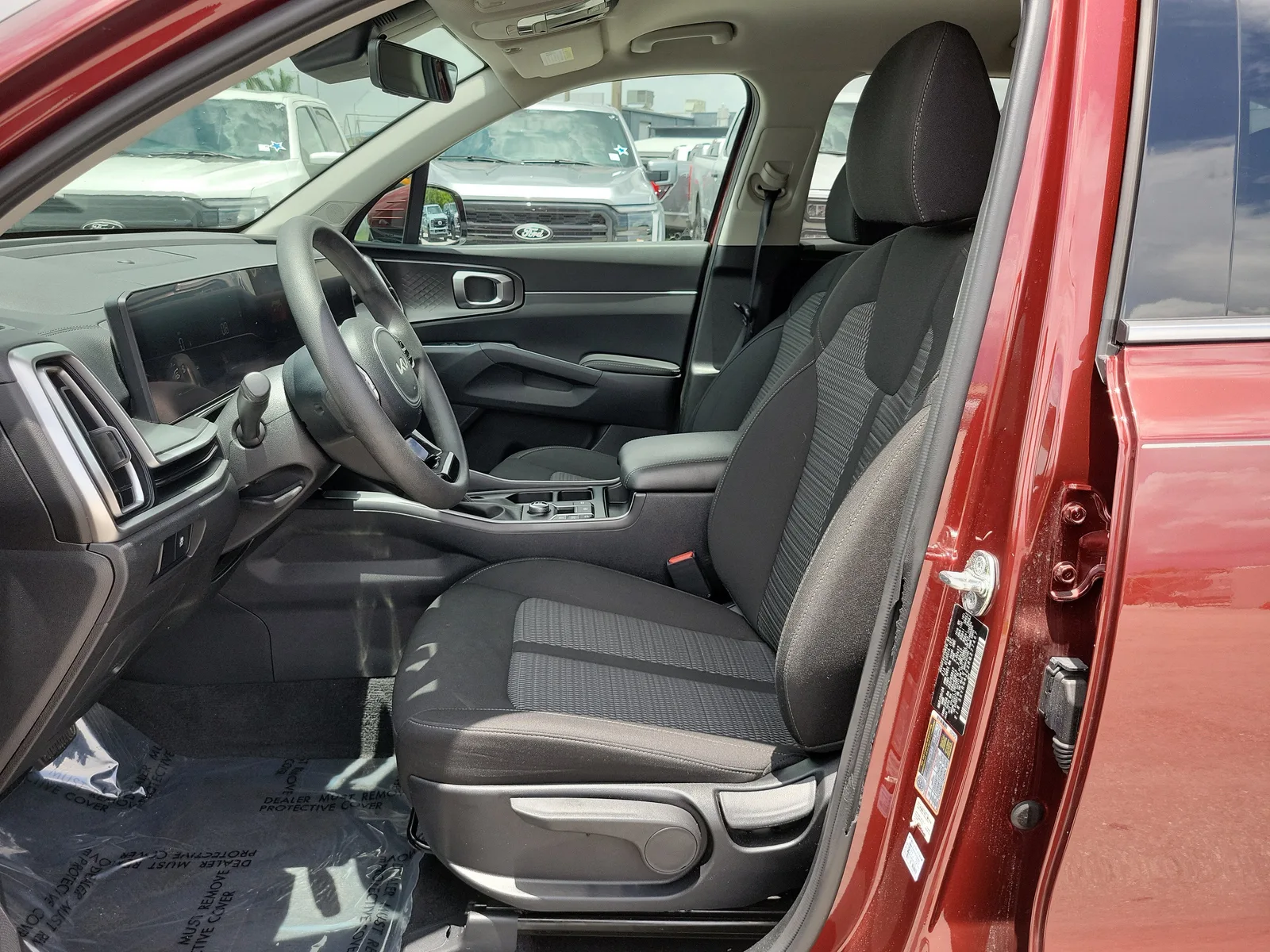 2024 Kia Sorento LX photo 17