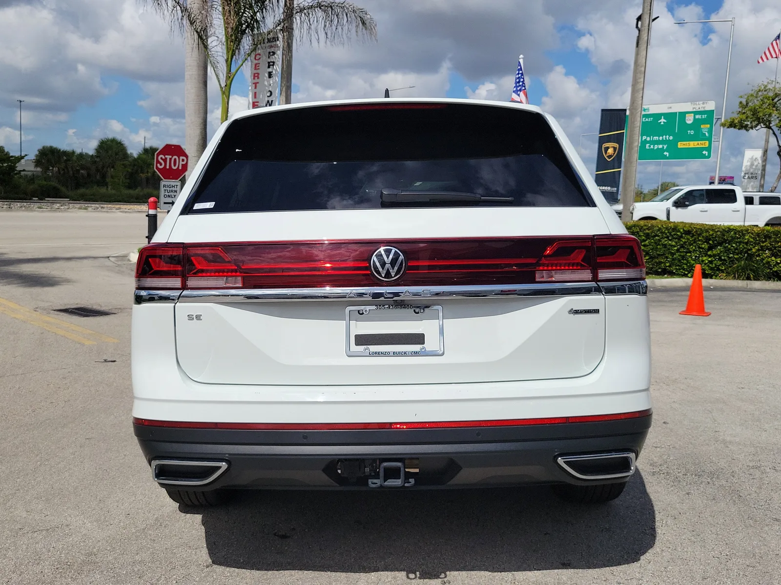2025 Volkswagen Atlas 2.0T SE w/Technology photo 6