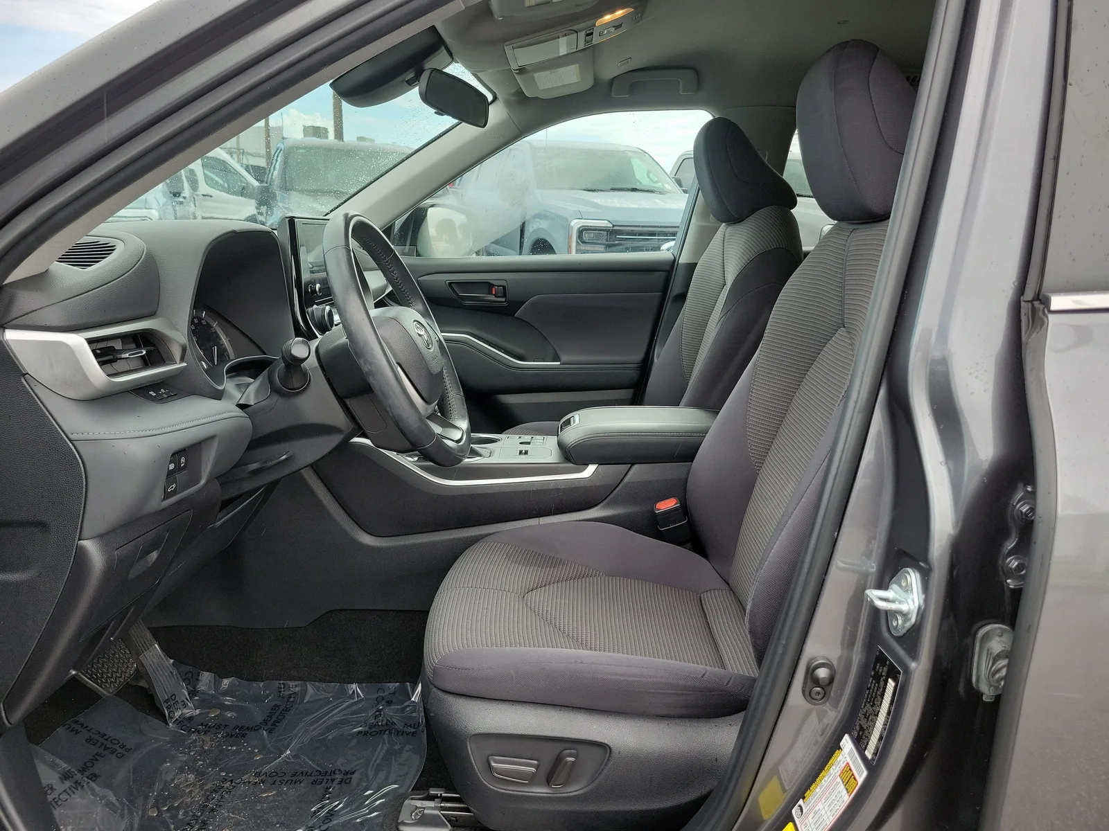 2023 Toyota Highlander LE photo 11