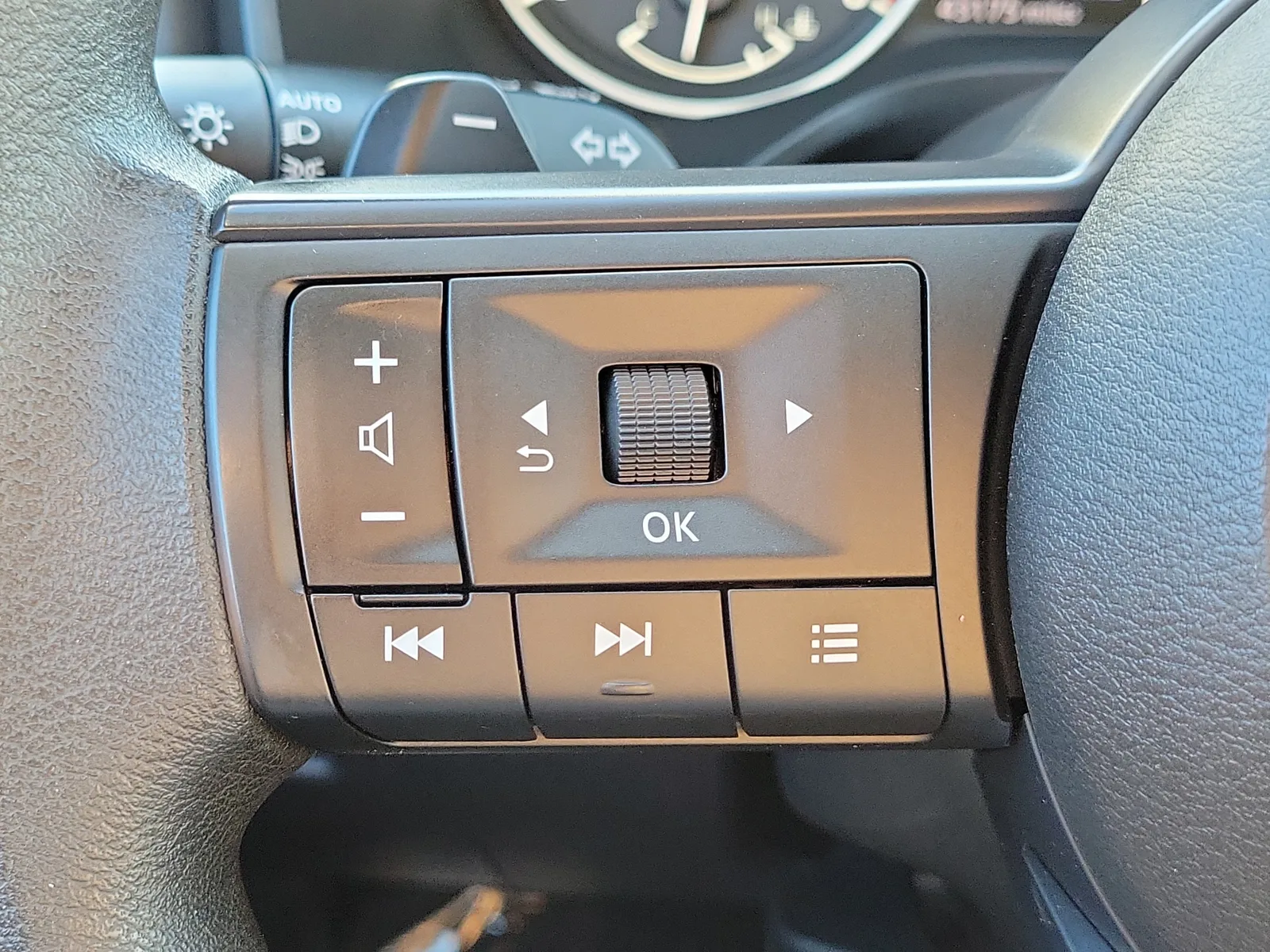 2024 Nissan Rogue SV photo 22