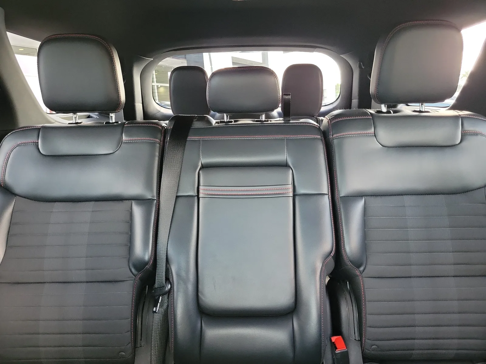 2025 Ford Explorer ST-Line photo 15