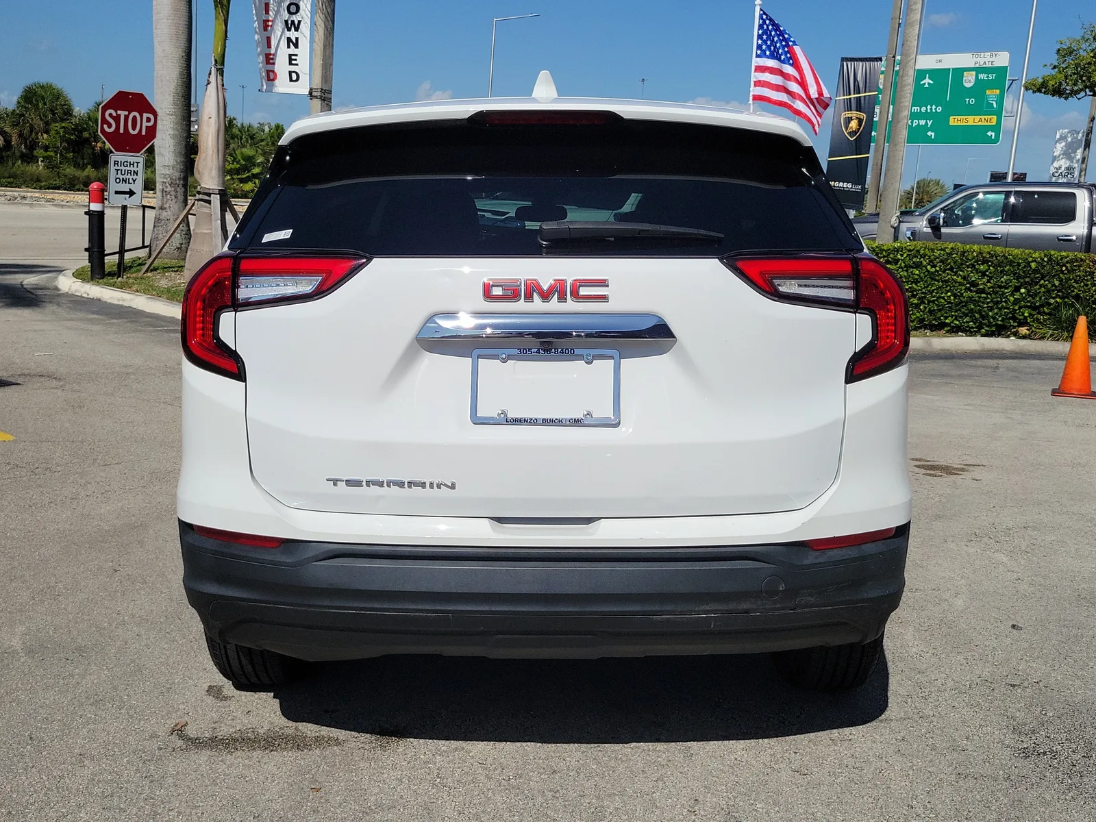 2023 GMC Terrain SLE photo 6