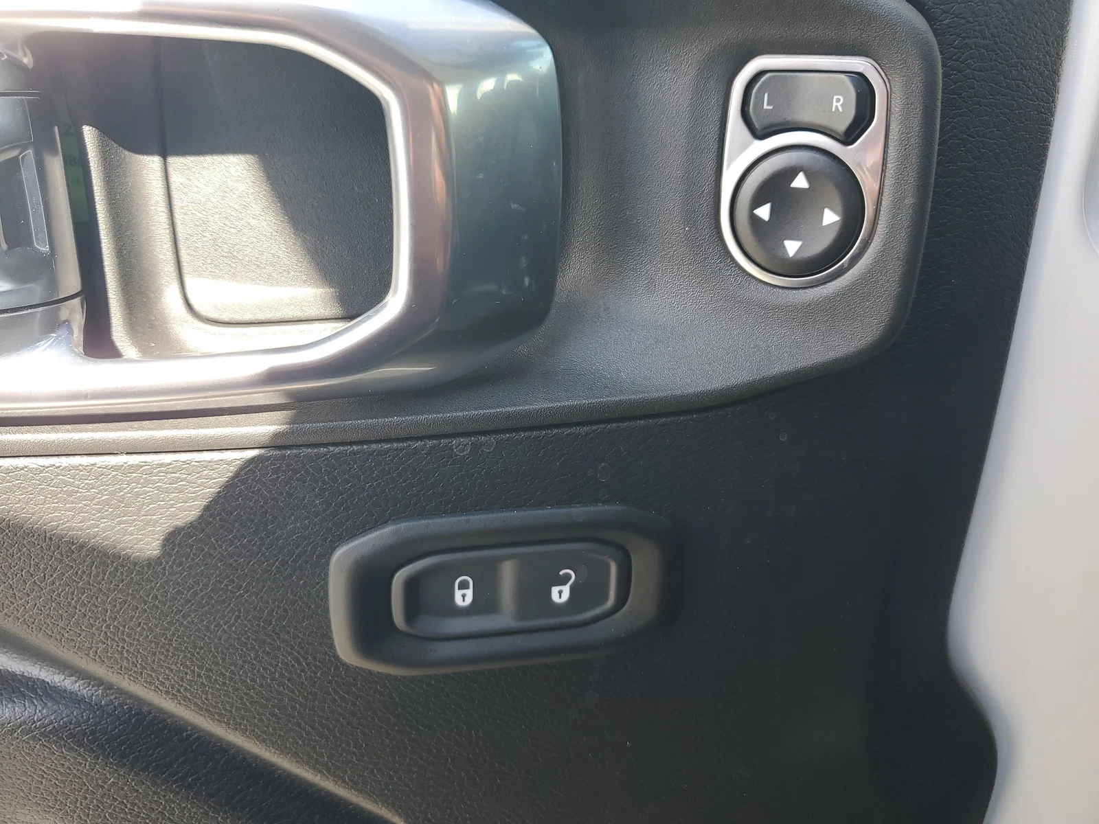 2024 Jeep Wrangler Sport S 4WD photo 28