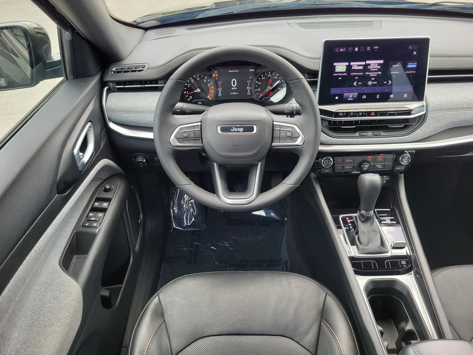 2023 Jeep Compass Latitude Lux 4WD photo 19