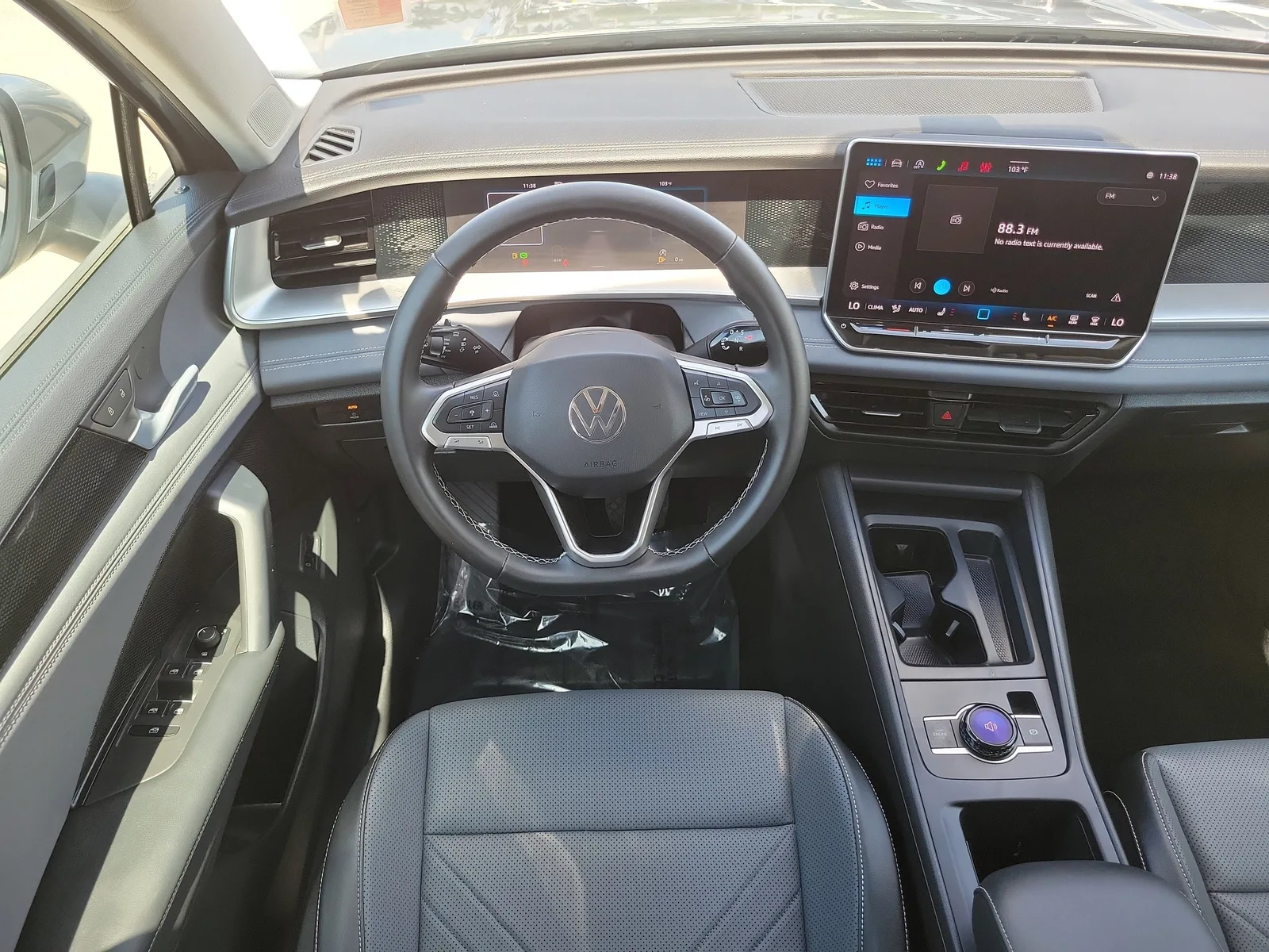 2025 Volkswagen Tiguan SE photo 18