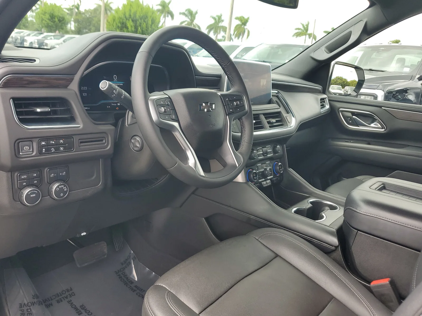 2023 Chevrolet Suburban Z71 4WD photo 8