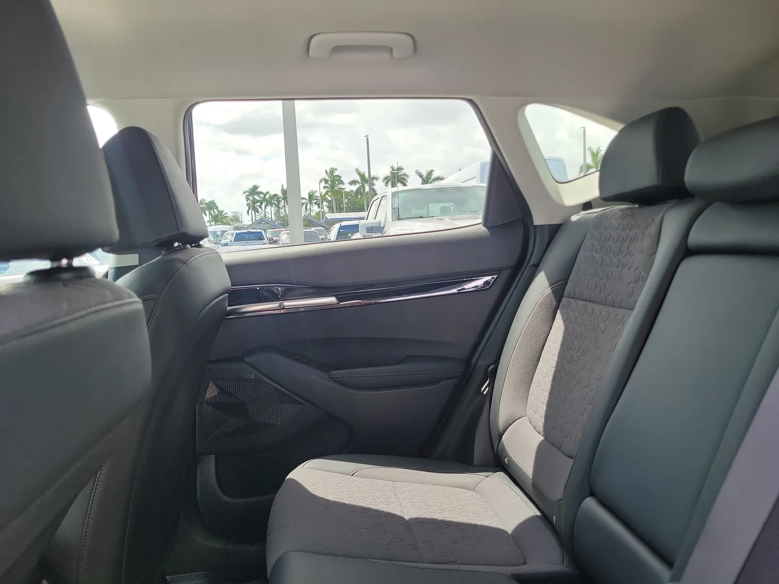2024 Kia Seltos S photo 14