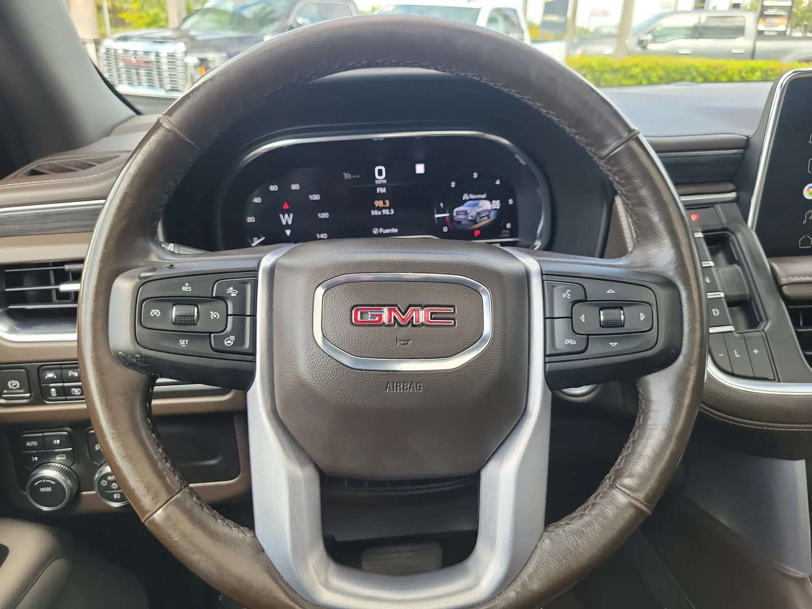 2022 GMC Yukon SLT photo 18