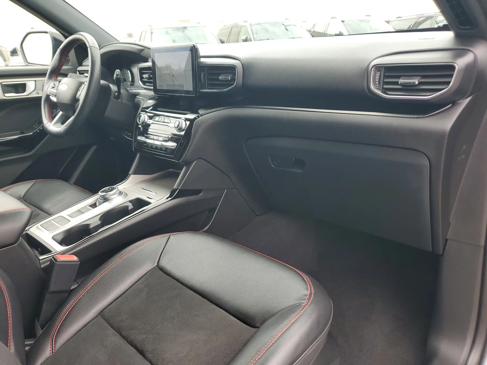 2023 Ford Explorer ST-Line photo 20