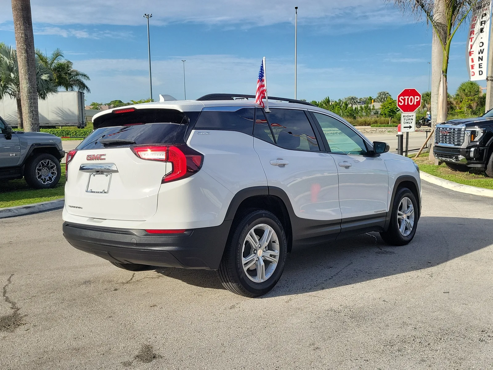 2023 GMC Terrain SLE photo 5