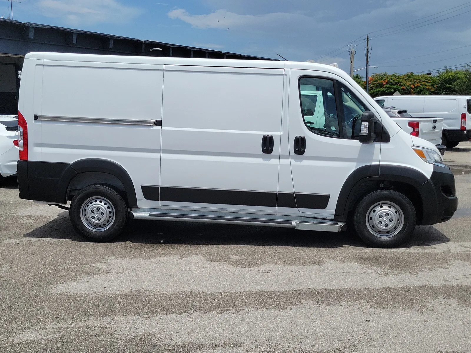 2025 RAM ProMaster Cargo Van Tradesman photo 4
