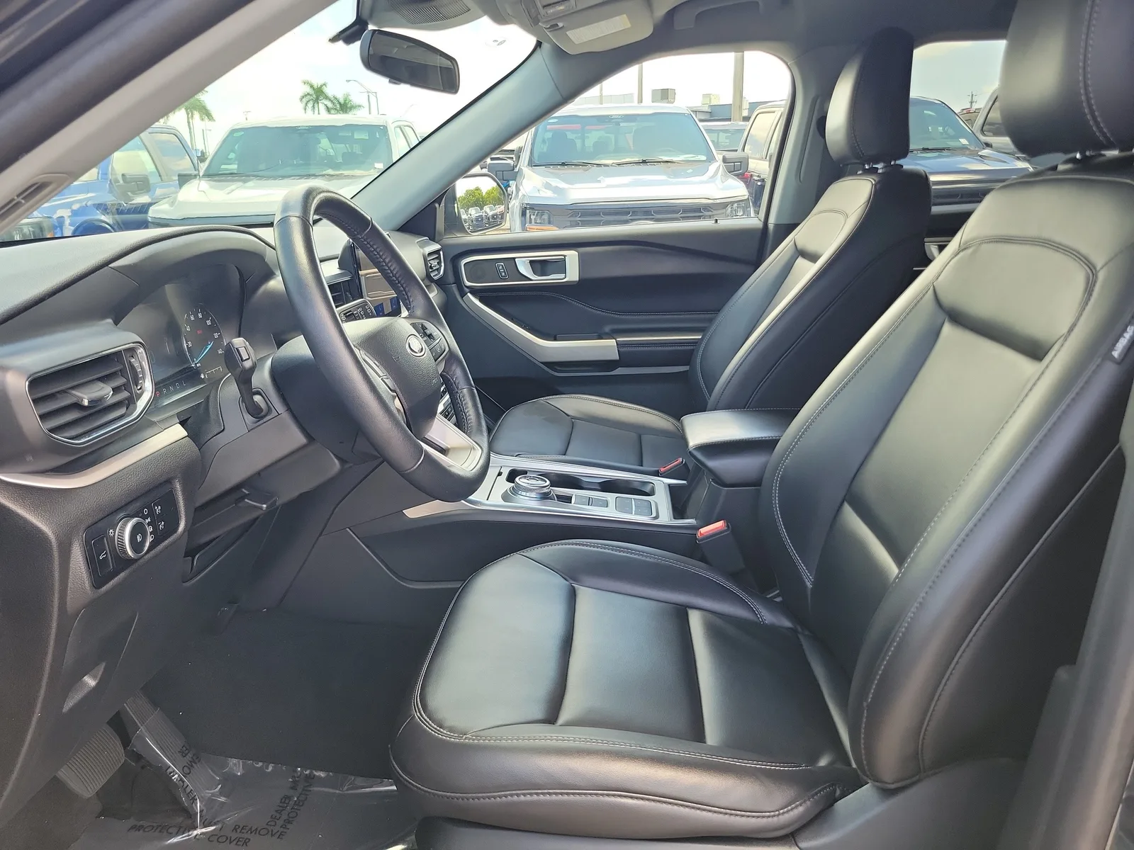 2023 Ford Explorer XLT photo 11