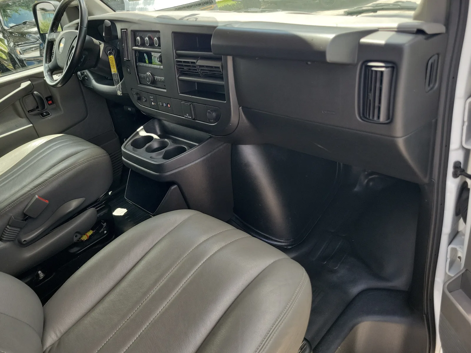 2023 Chevrolet Express Cargo Van Work Van photo 19