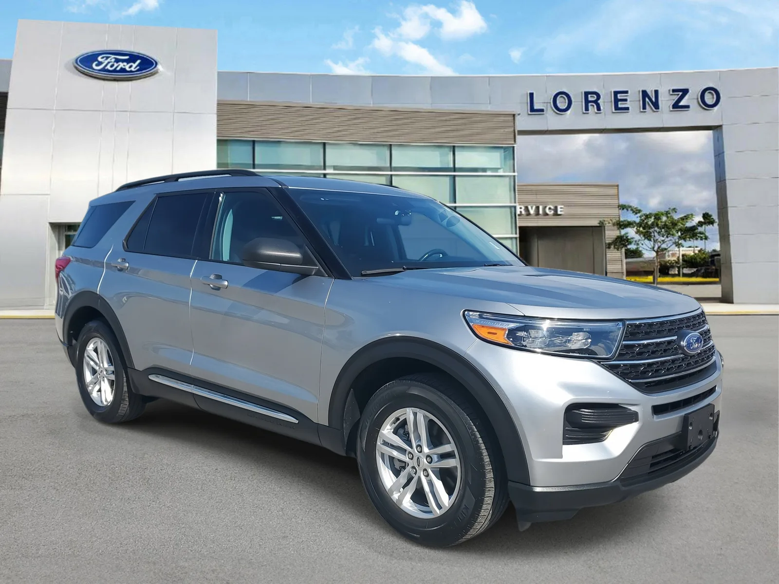 2023 Ford Explorer XLT photo 3