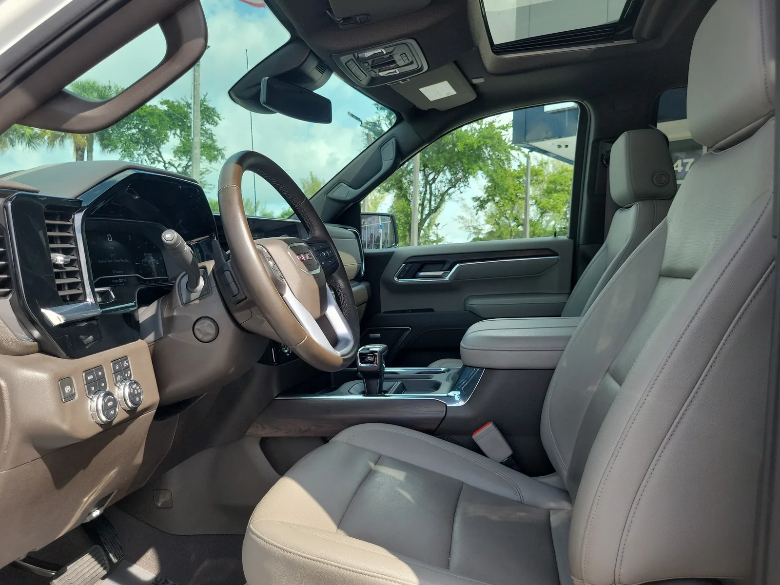 2023 GMC Sierra 1500 SLT photo 13
