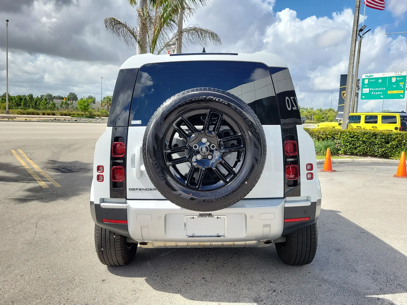 2025 Land Rover Defender S photo 6