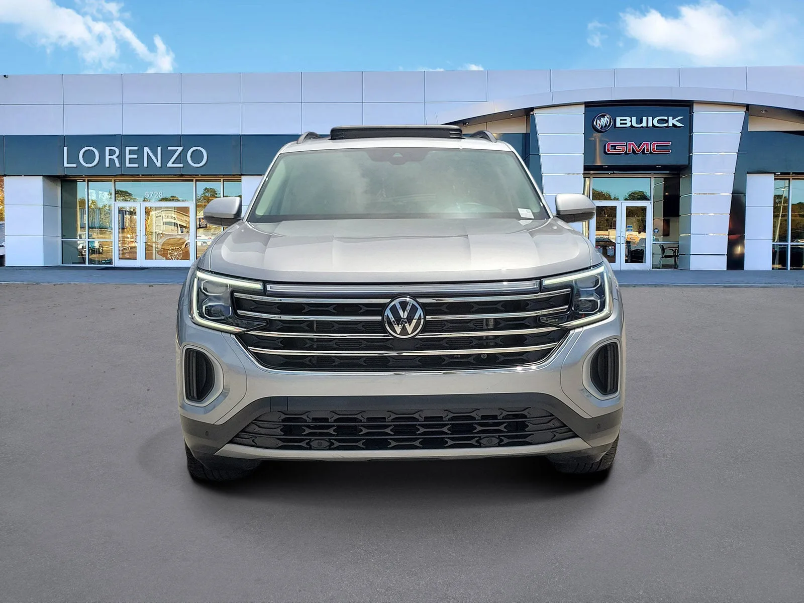 2024 Volkswagen Atlas 2.0T SE w/Technology photo 2