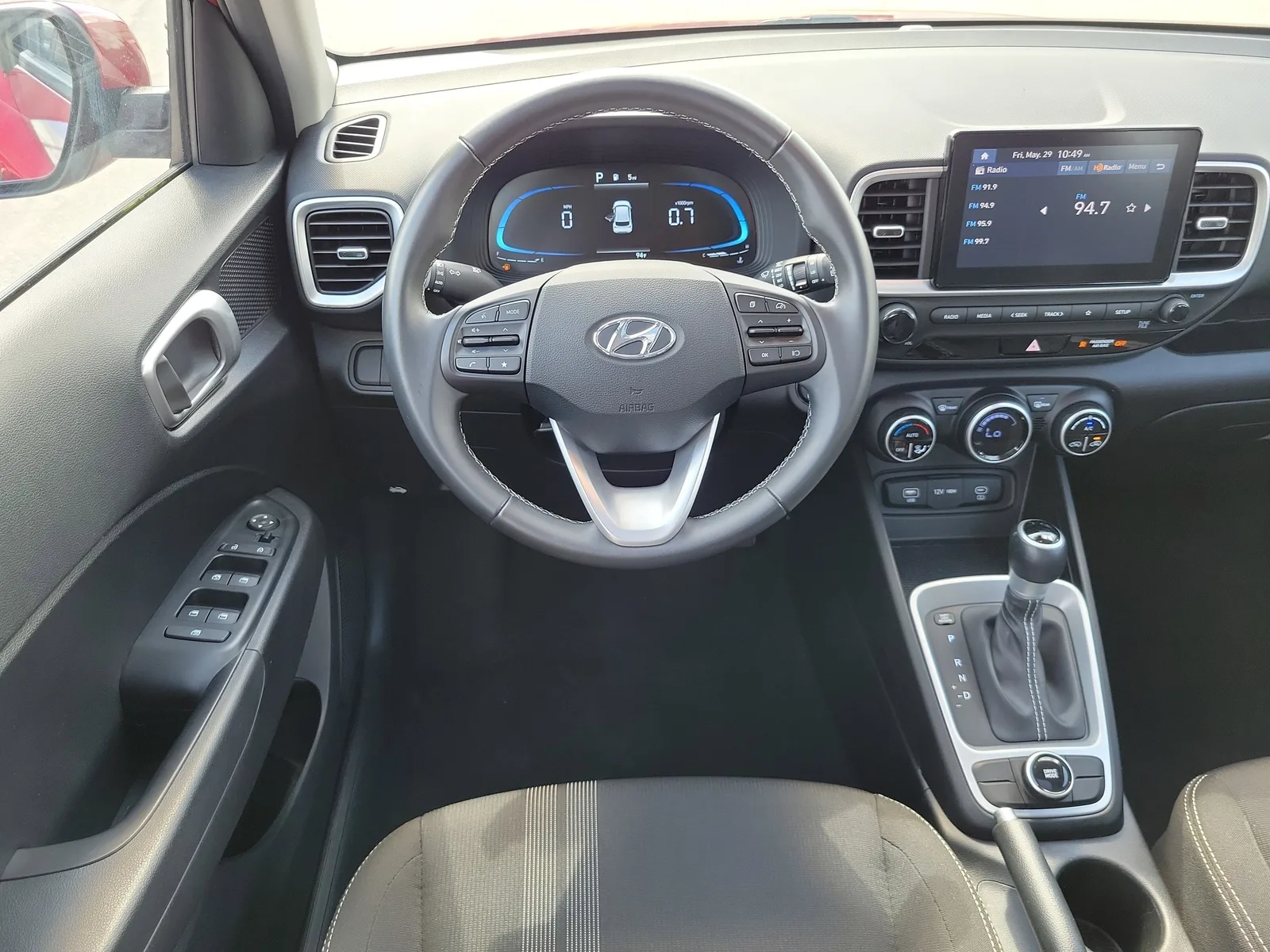 2025 Hyundai Venue SEL photo 20