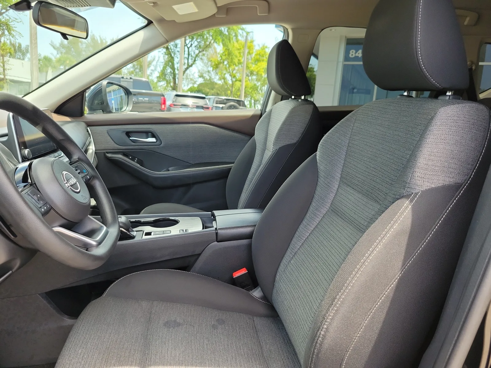 2022 Nissan Rogue SV photo 11