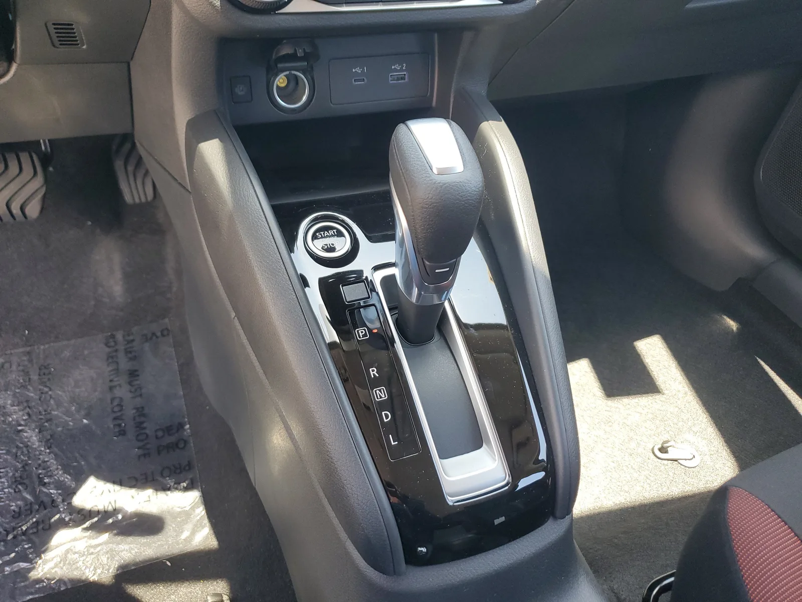 2025 Nissan Versa SR photo 20