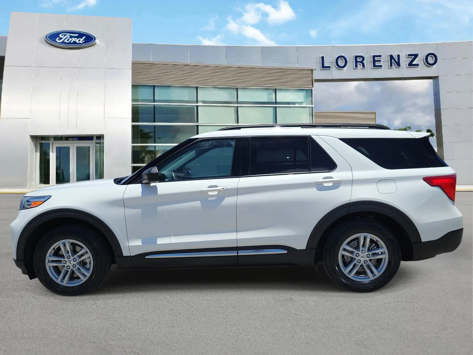 2023 Ford Explorer XLT photo 8