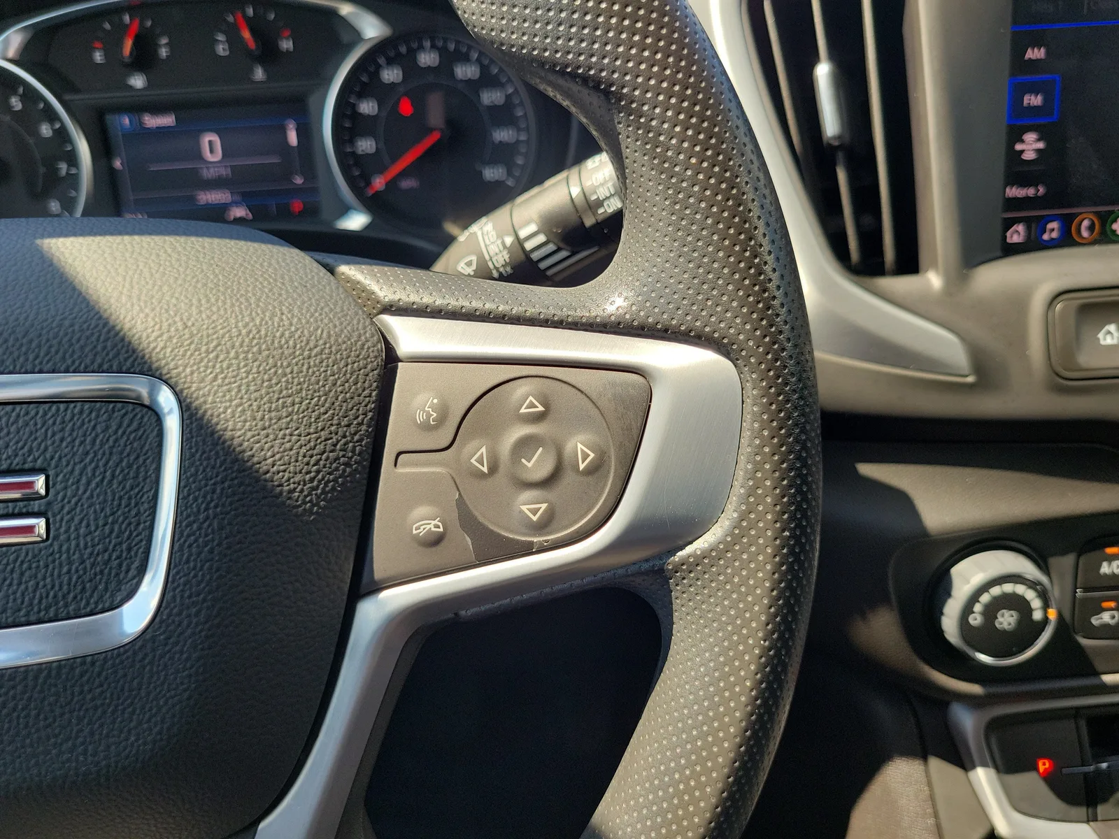 2024 GMC Terrain SLE photo 19