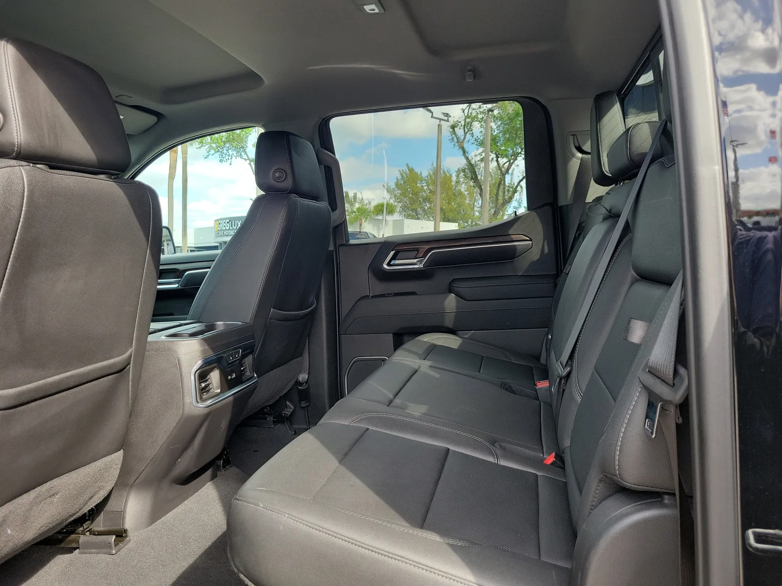 2023 GMC Sierra 1500 SLT photo 15