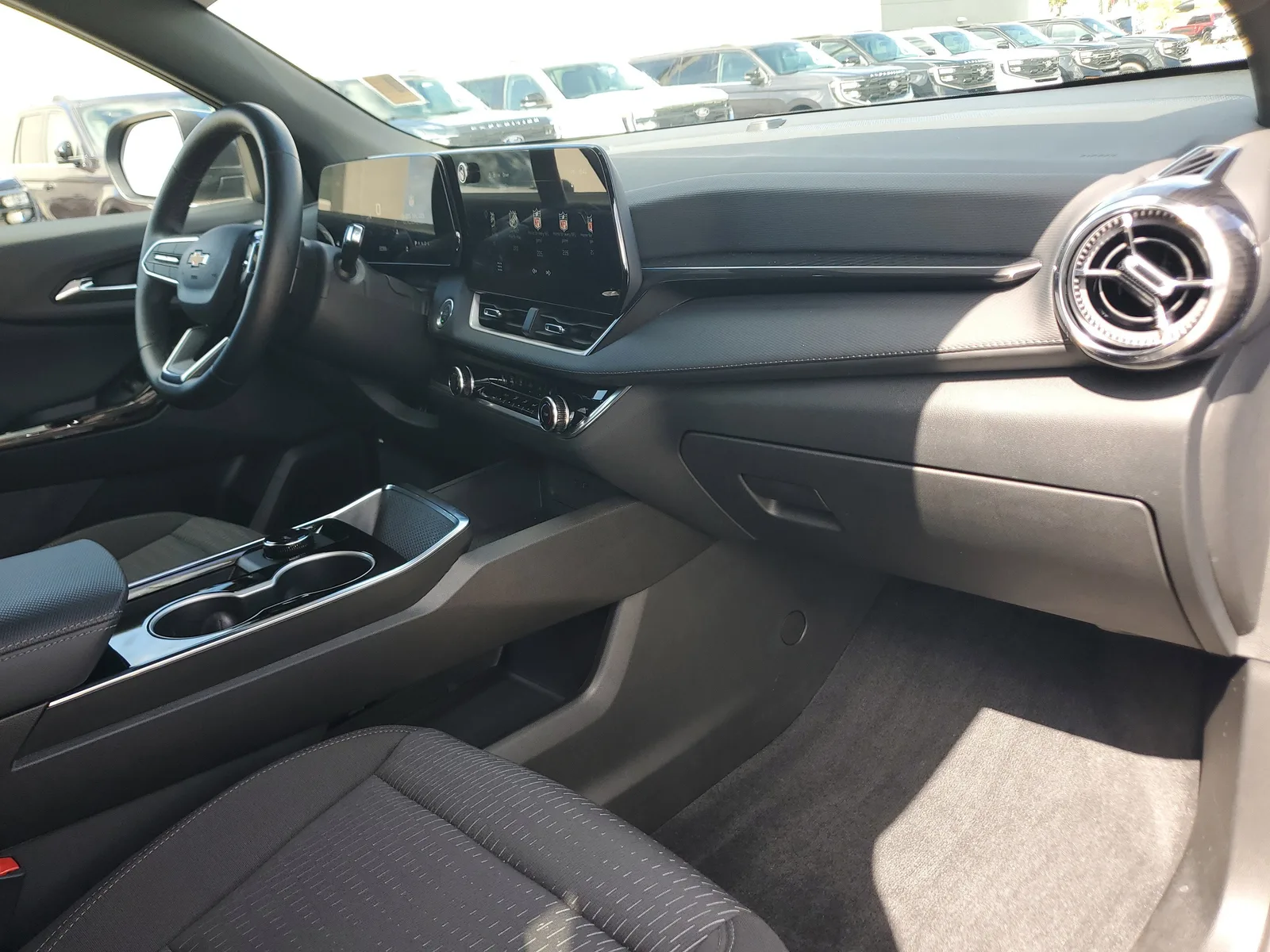 2026 Chevrolet Equinox FWD LT photo 17