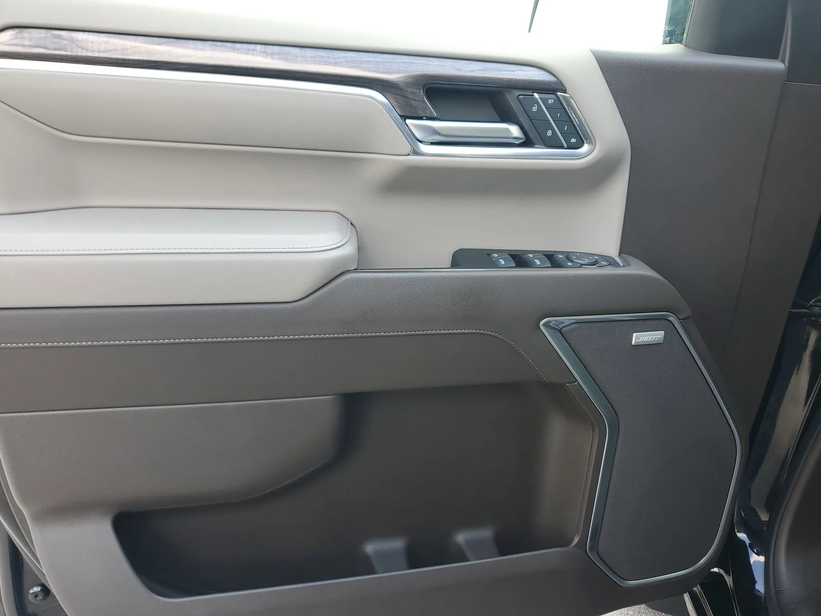 2024 Chevrolet Silverado 1500 LTZ photo 26
