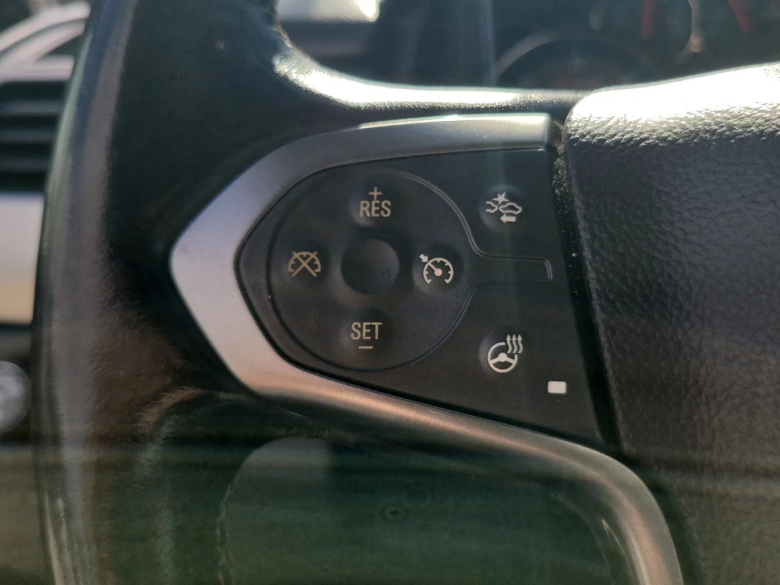 2020 Chevrolet Suburban LT photo 32