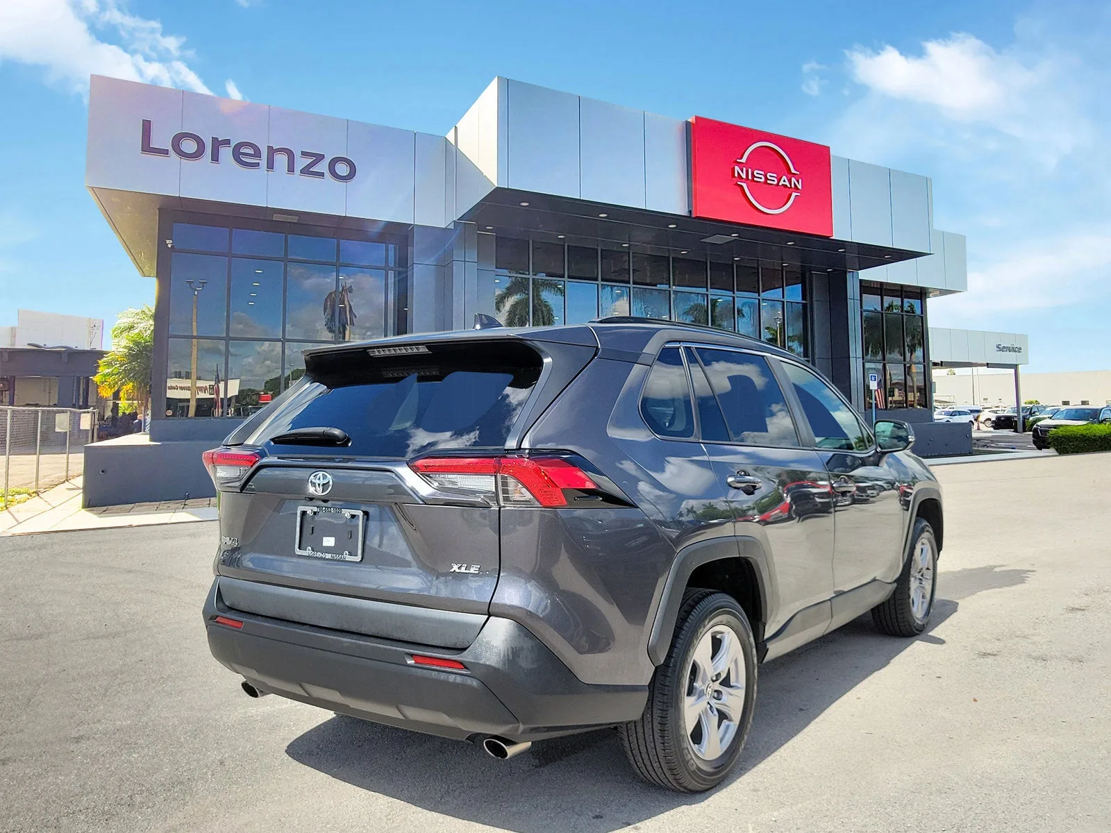 2023 Toyota RAV4 XLE photo 5