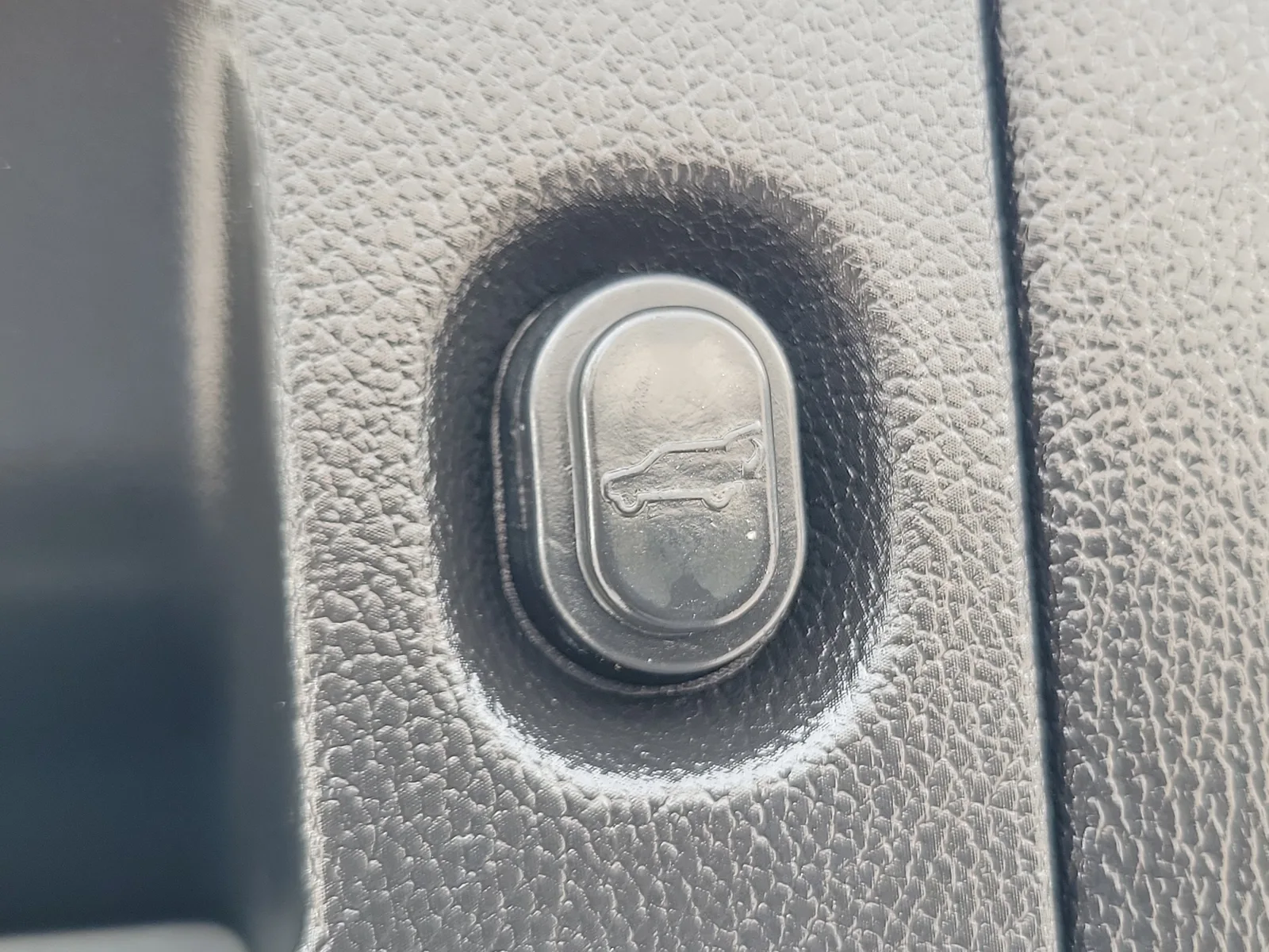 2020 Chevrolet Suburban LT photo 12