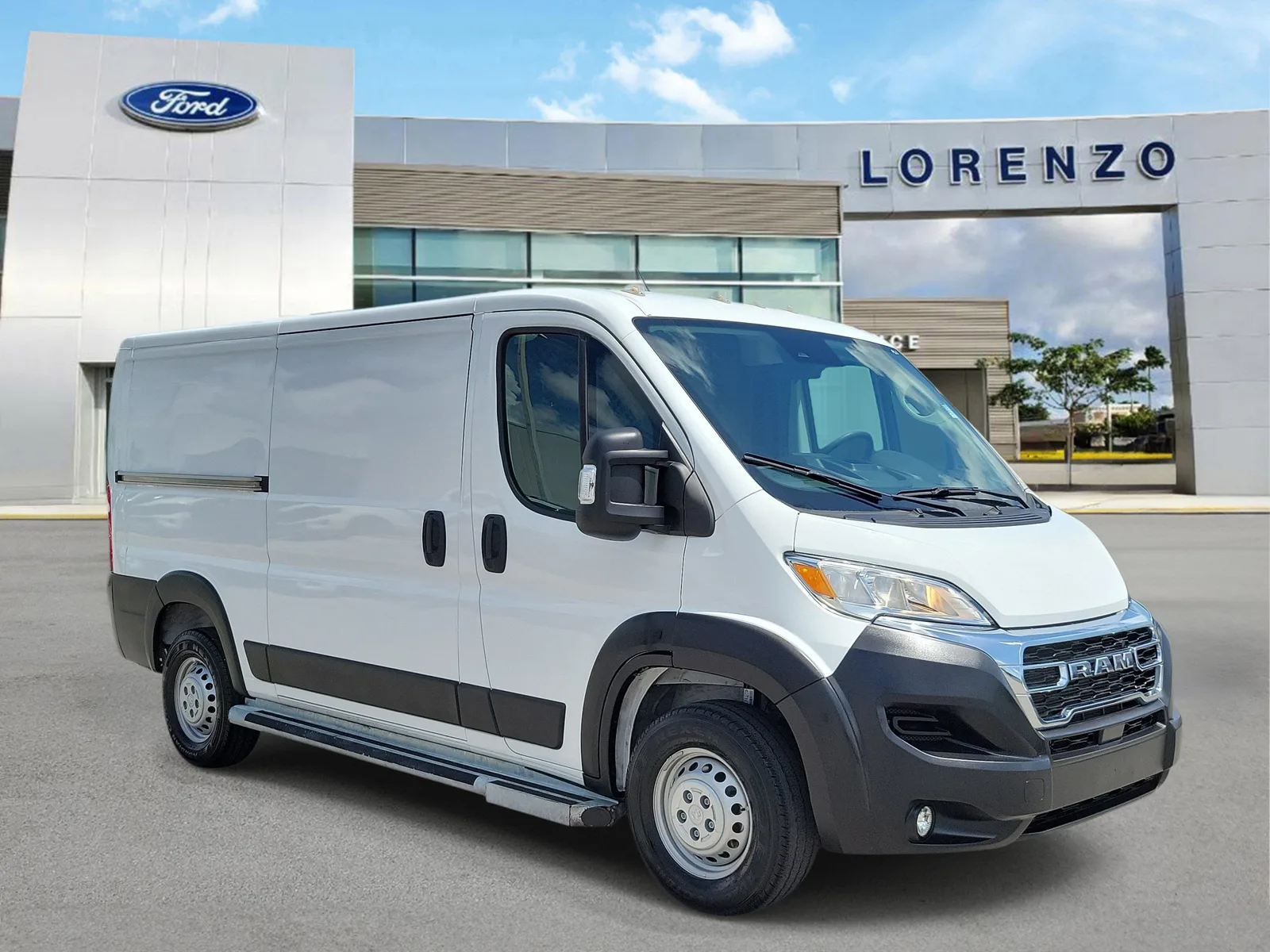 2025 RAM ProMaster Cargo Van Tradesman photo 3