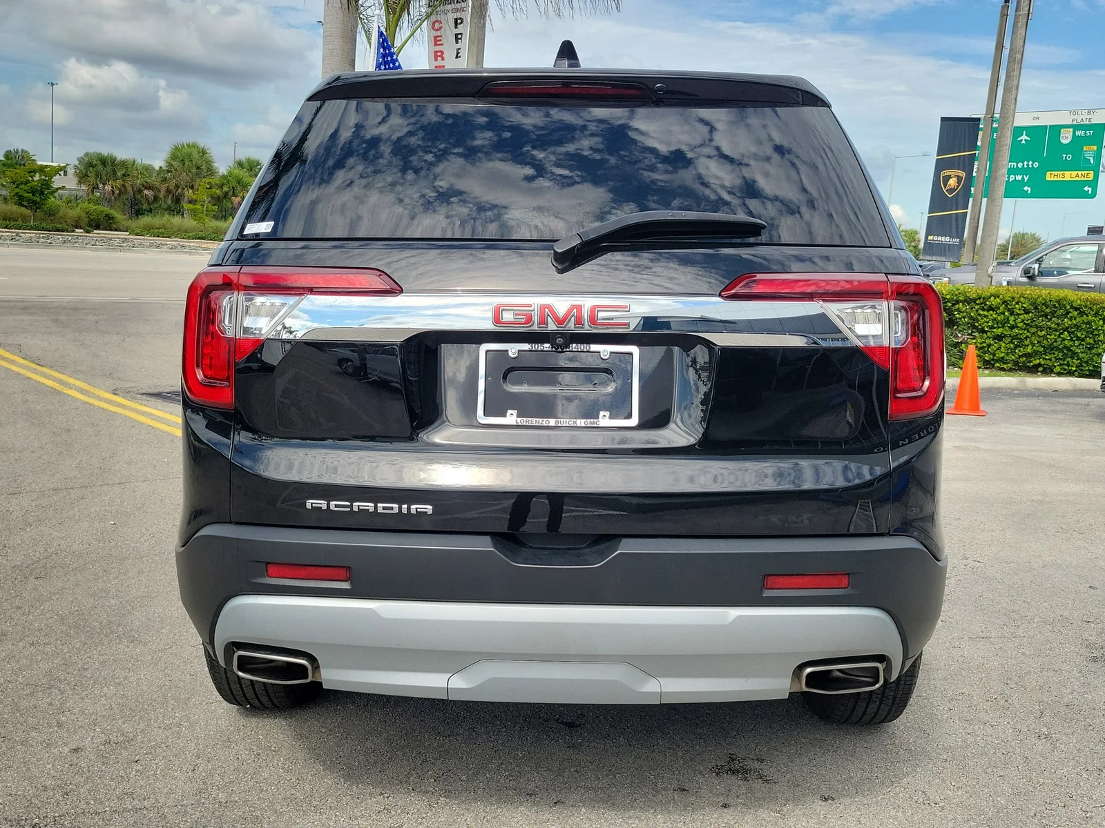 2023 GMC Acadia SLE photo 6