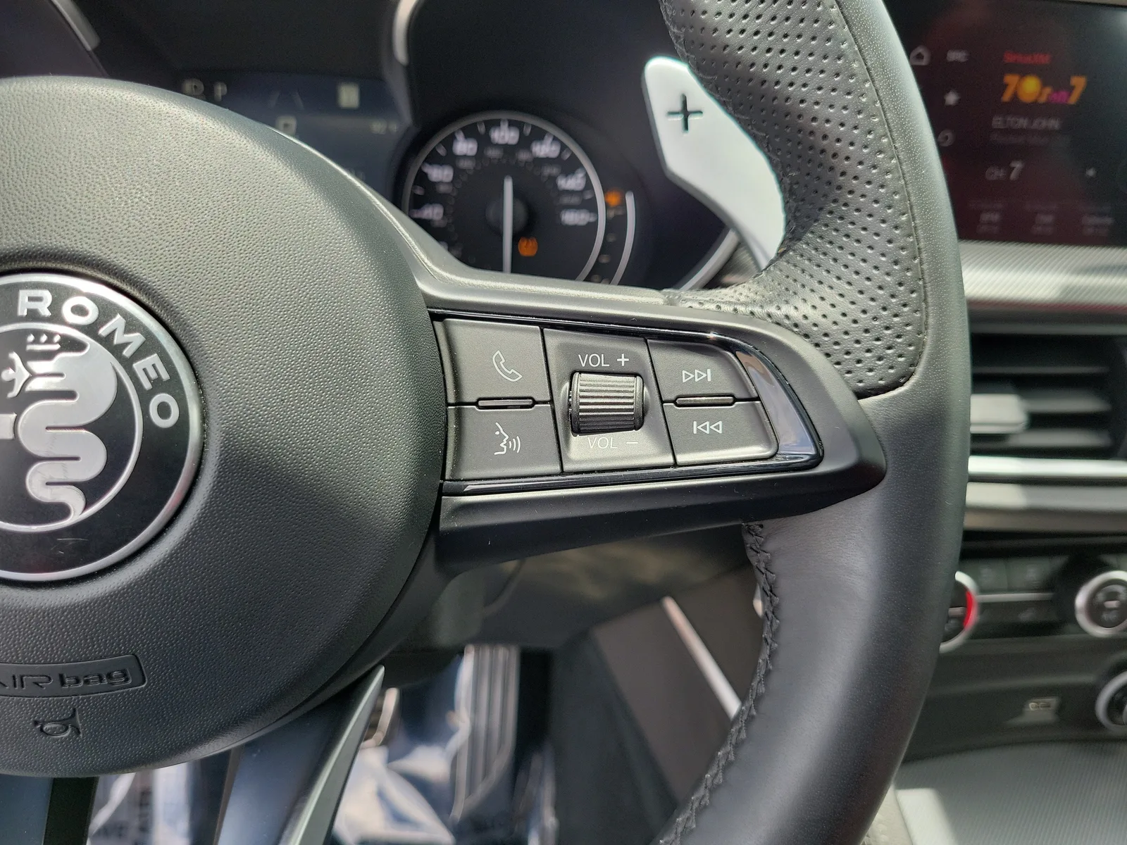 2022 Alfa Romeo Stelvio Veloce 4WD photo 23