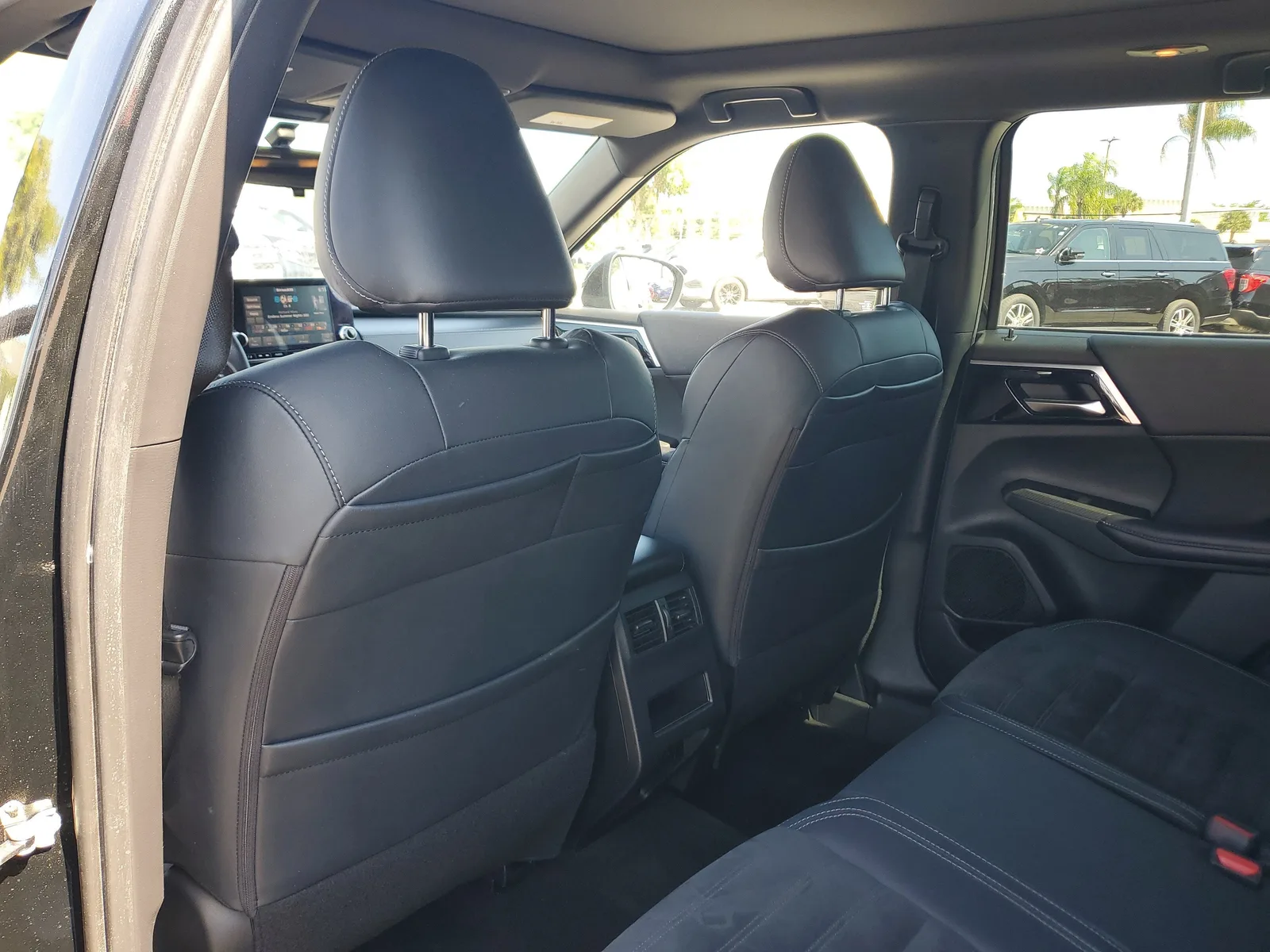 2022 Mitsubishi Outlander Black Edition photo 15