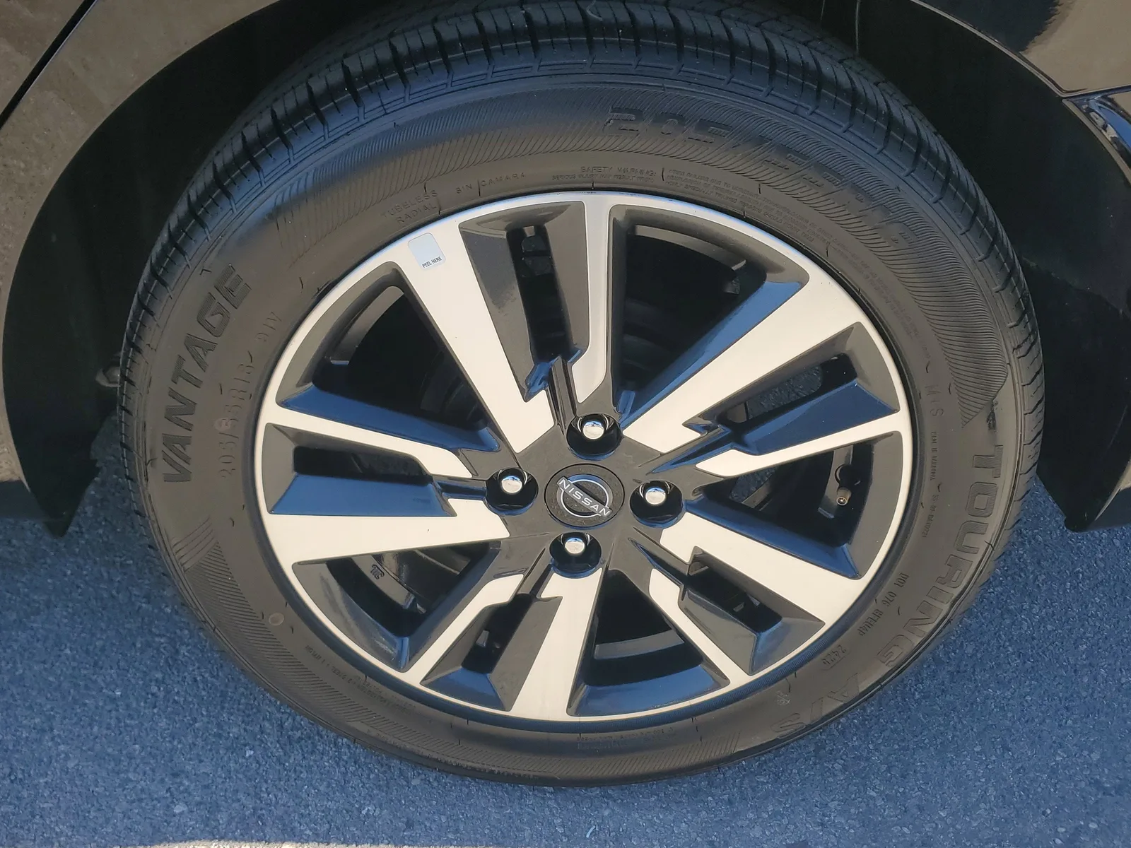 2025 Nissan Versa SV photo 27