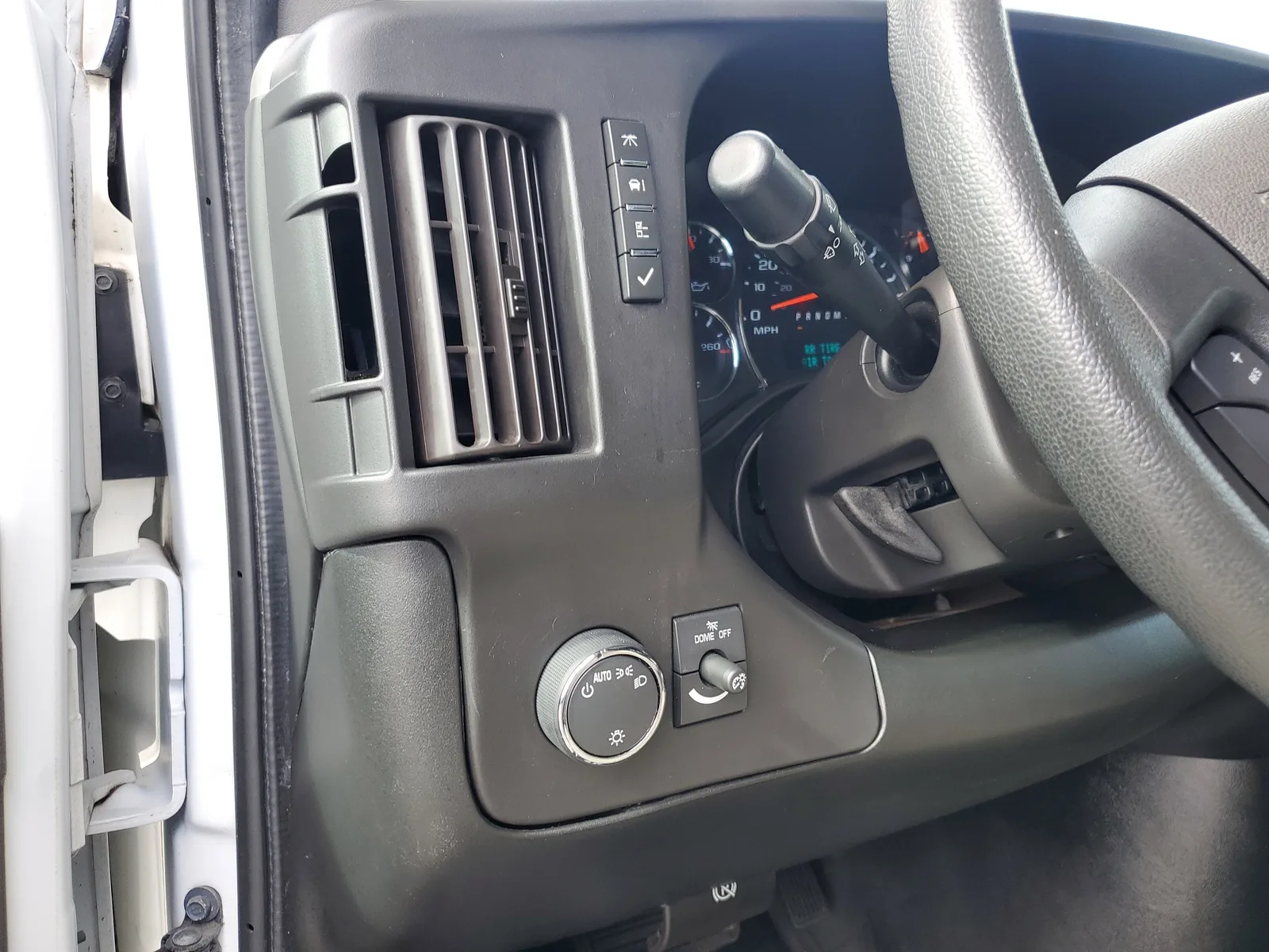2020 Chevrolet Express Passenger 3500 1LT photo 23