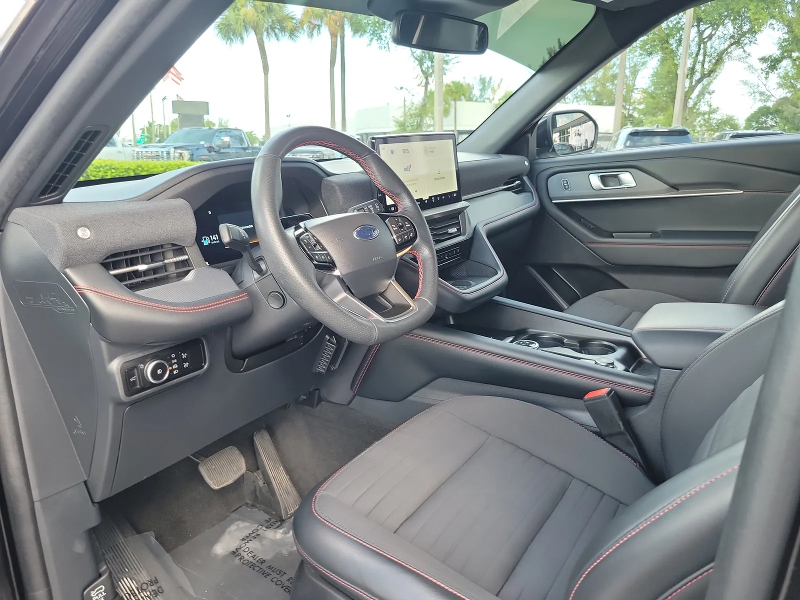 2025 Ford Explorer ST-Line photo 9