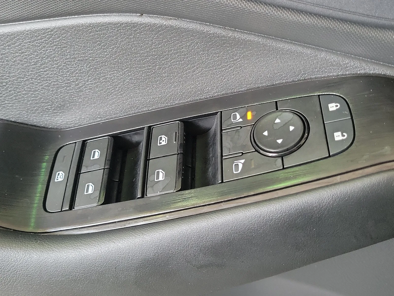 2025 Nissan Rogue S photo 27
