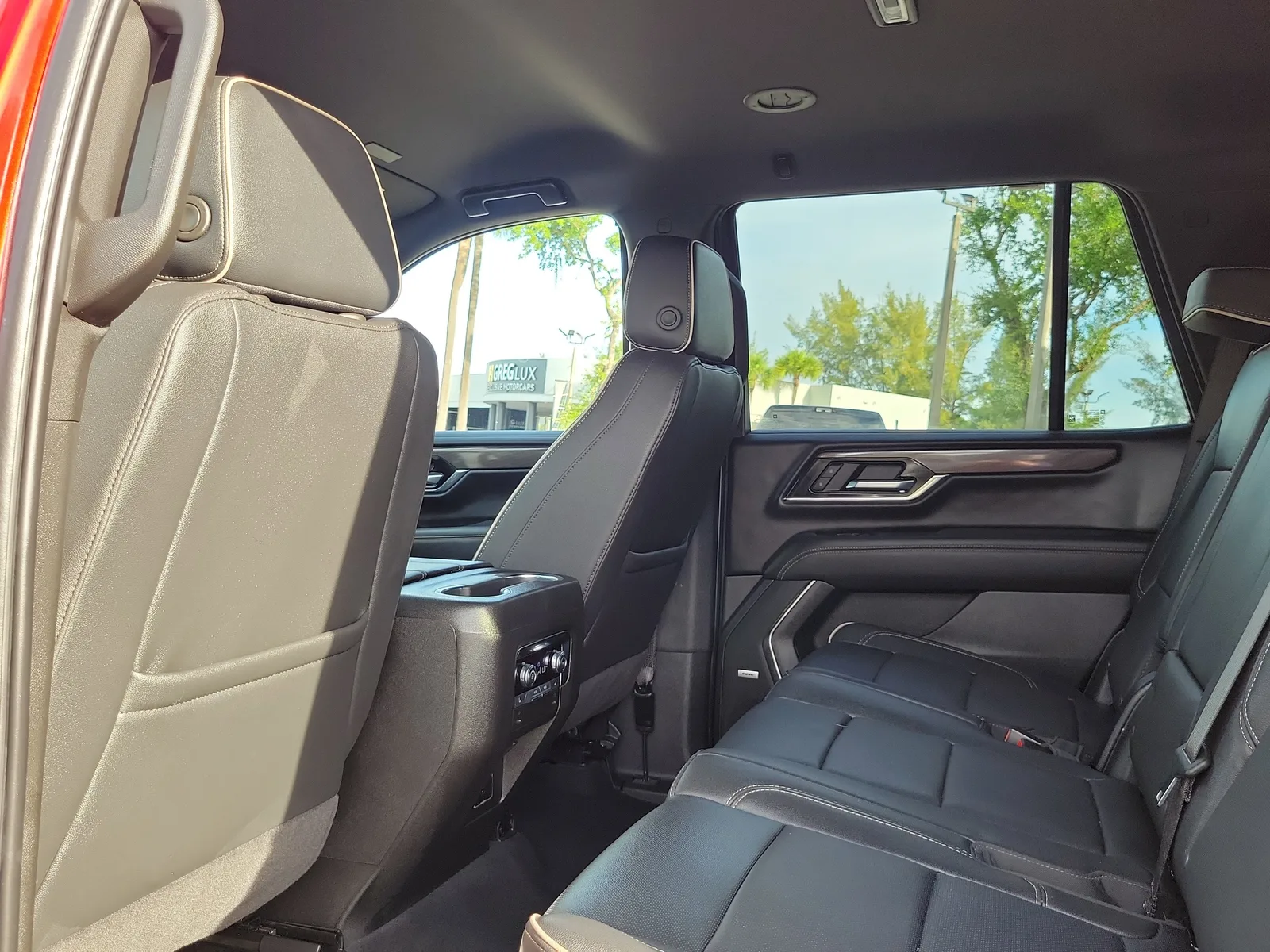 2025 GMC Yukon Elevation photo 13