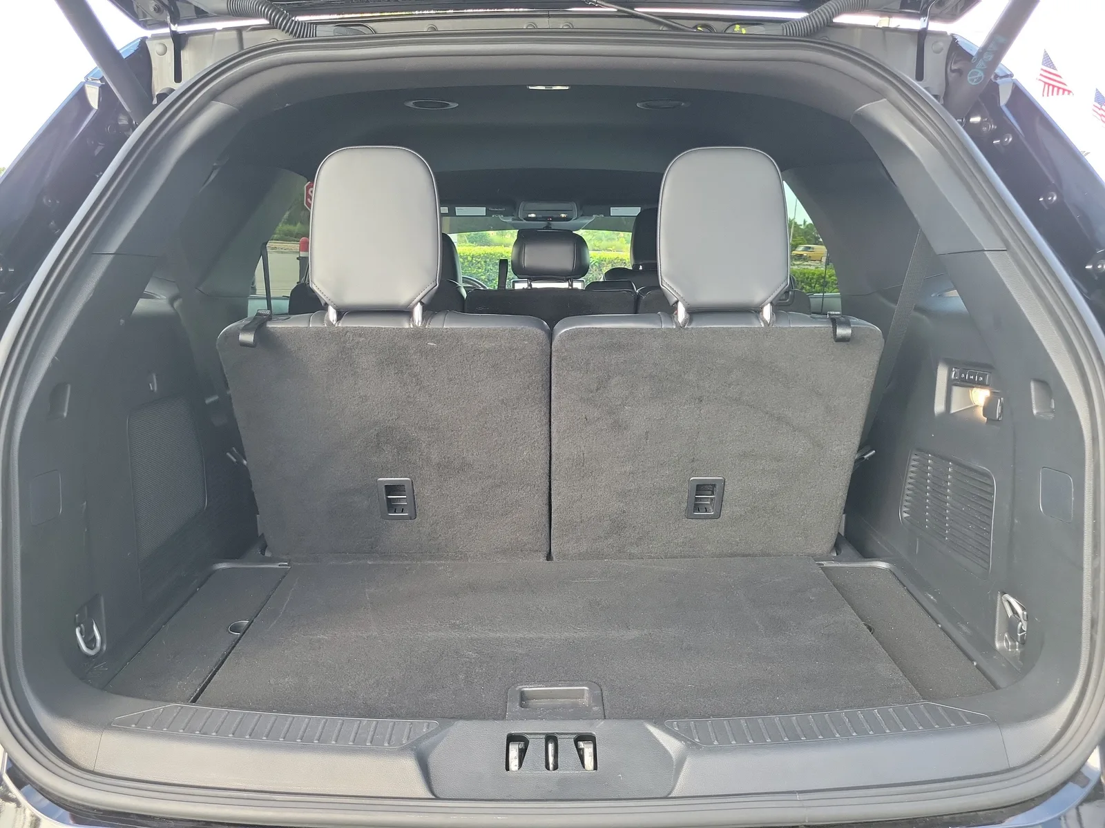 2025 Ford Explorer ST-Line photo 16