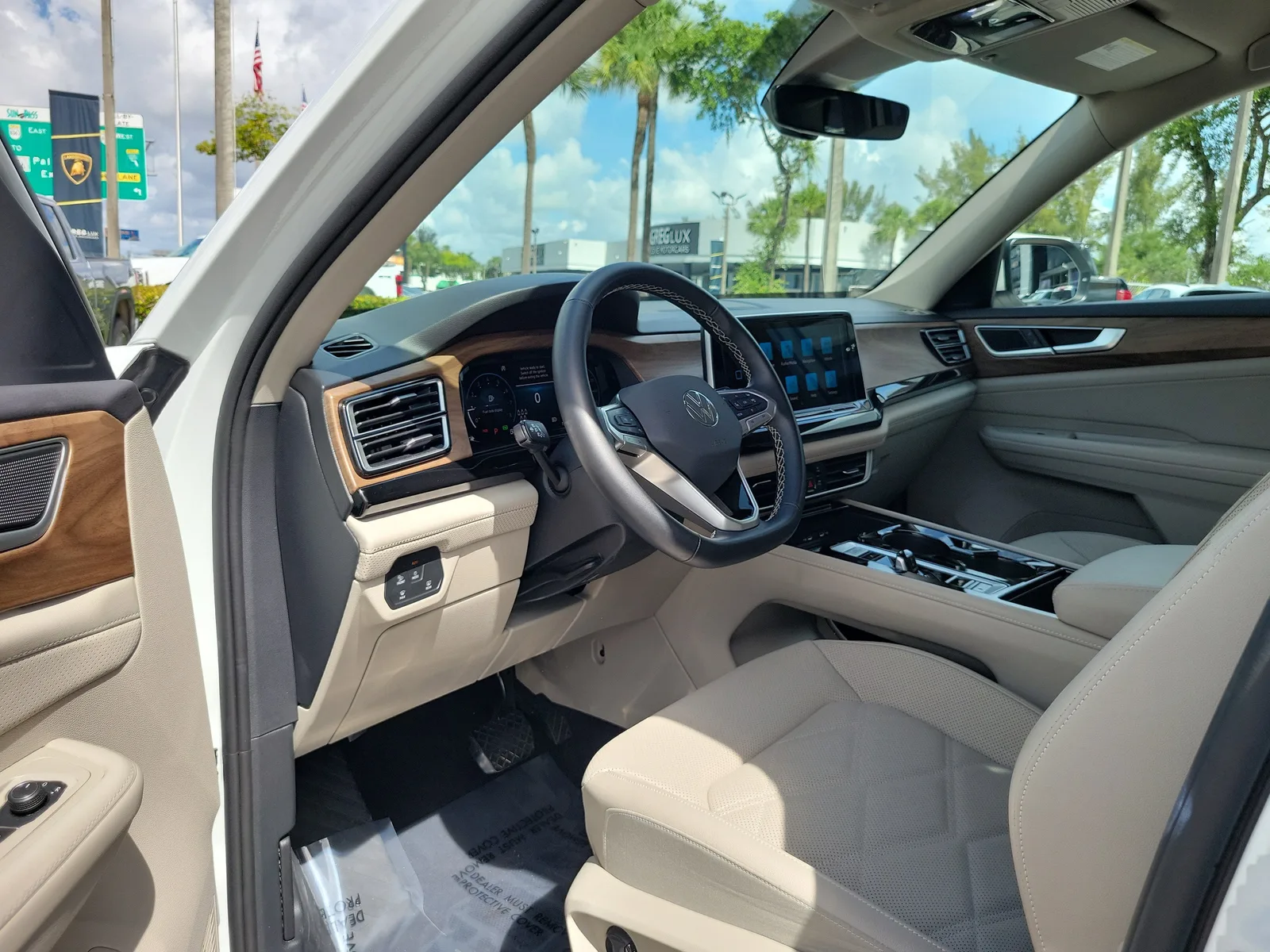 2025 Volkswagen Atlas 2.0T SE w/Technology photo 9