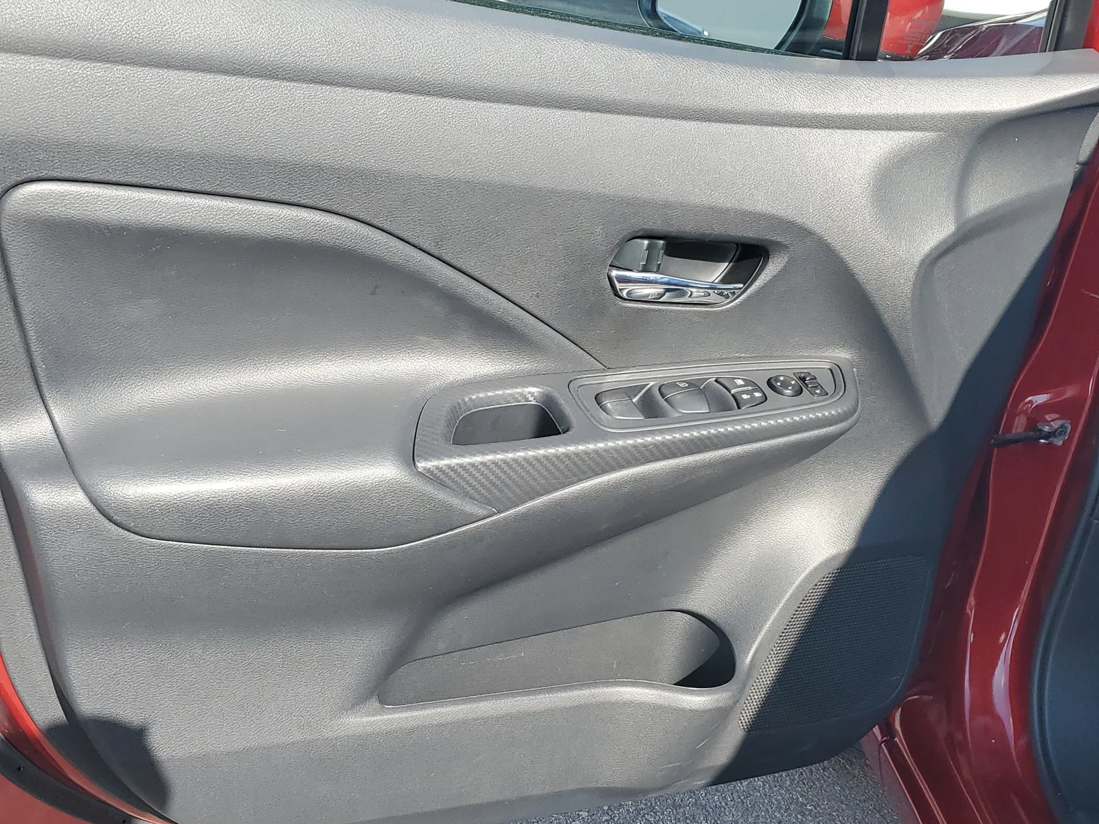 2025 Nissan Versa SV photo 25