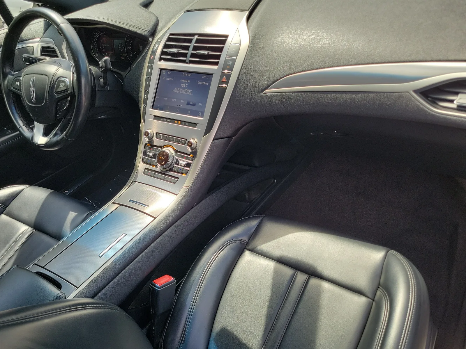 2020 Lincoln MKZ Standard photo 16