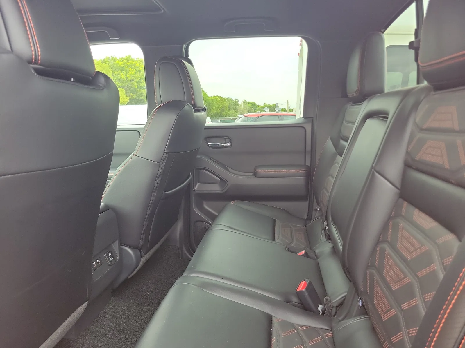 2025 Nissan Frontier Crew Cab PRO-X® photo 13