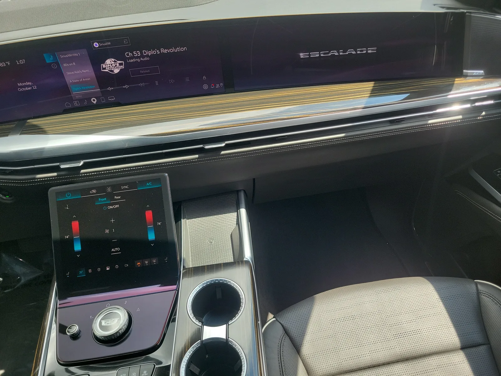 2025 Cadillac Escalade 4WD Premium Luxury photo 28