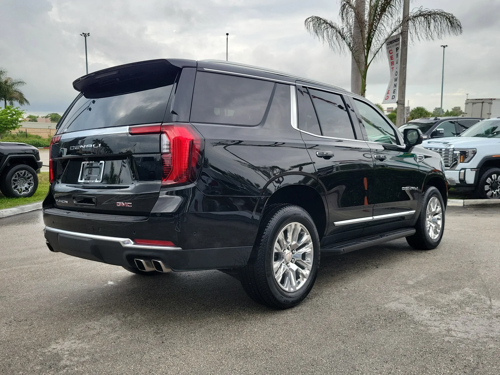 2025 GMC Yukon Denali photo 5