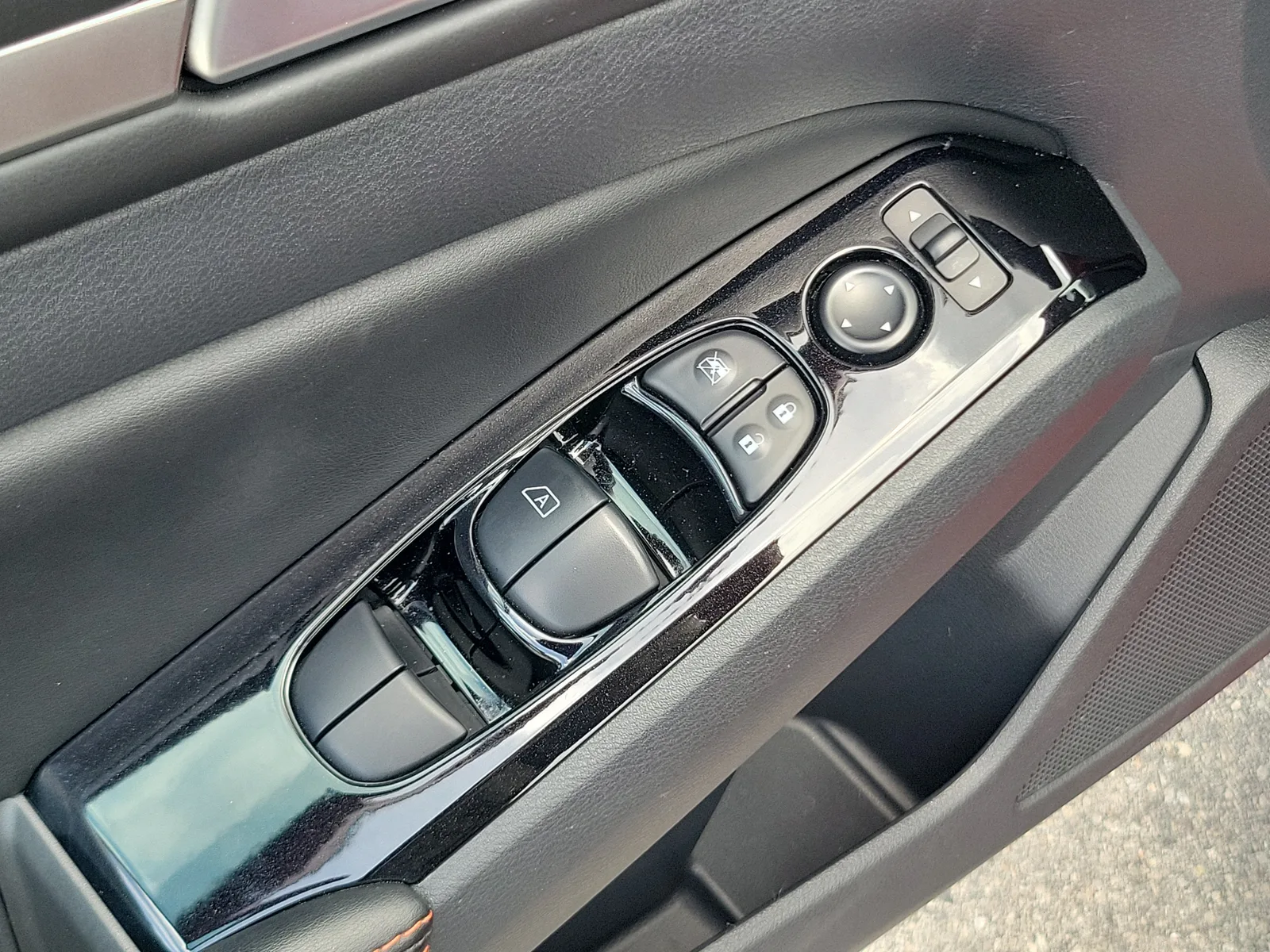 2024 Nissan Altima 2.5 SR photo 26